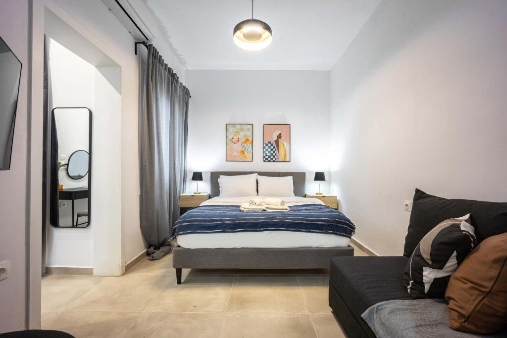 Modern Studio l King Bed & Work Corner