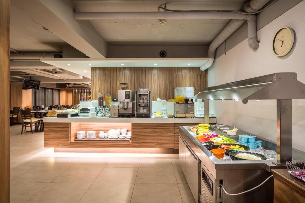 Kuchyň nebo kuchyňský kout v ubytování Delight Hotel