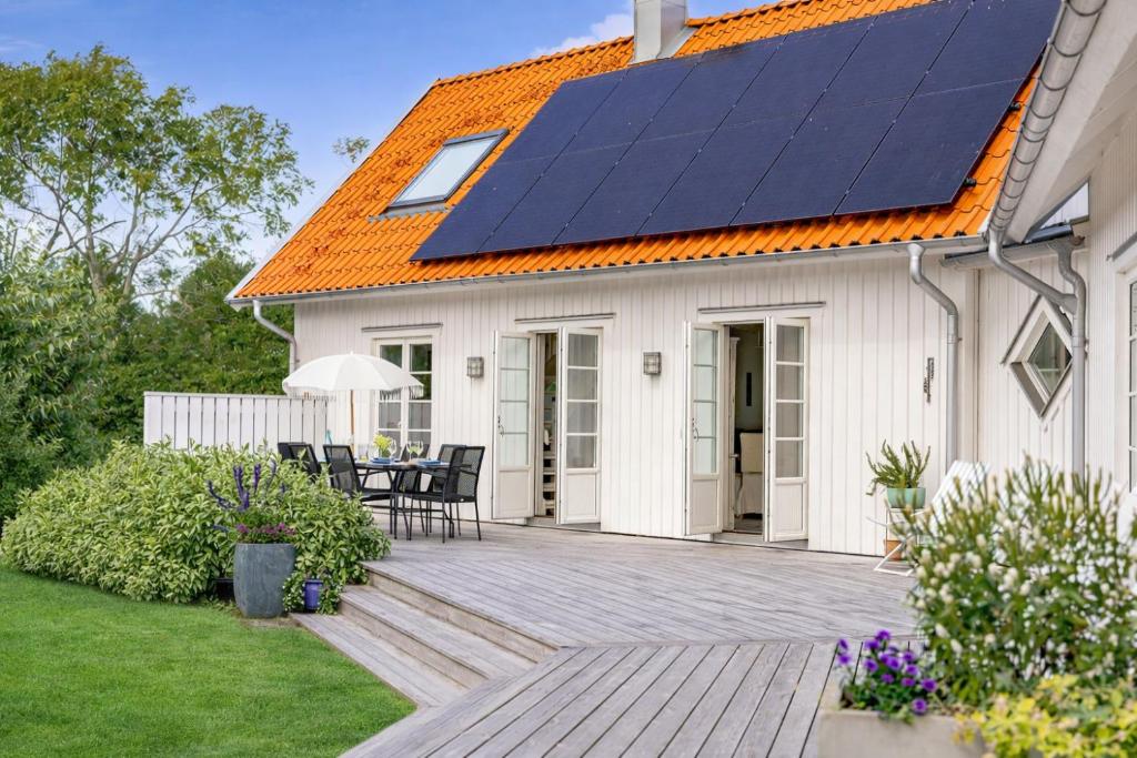 Vacation Dream with Sea View, Sauna, Patio & BBQ