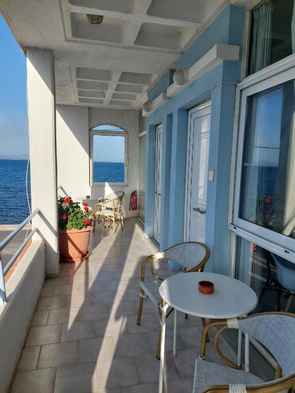 Seafront Studios and Apartments - 12