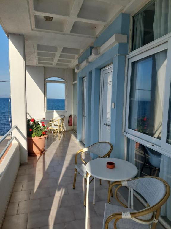 Seafront Studios and Apartments - 19