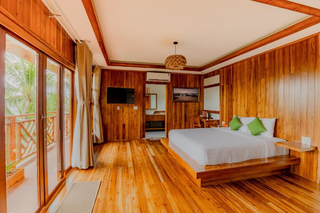 Rocks Beach Boutique - Double Room With Balcony And Sea View