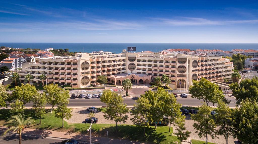 Nespecifikovaný výhled na moře nebo výhled na moře při pohledu z hotelu