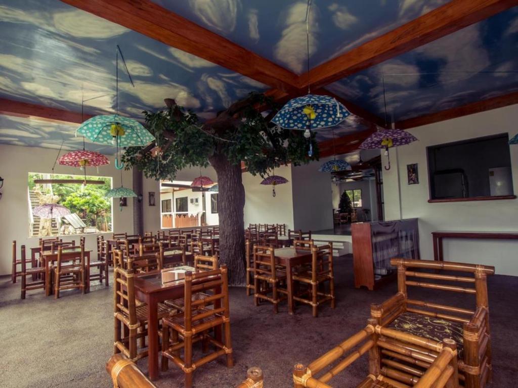 Restaurace v ubytování Oasis Resort and Spa