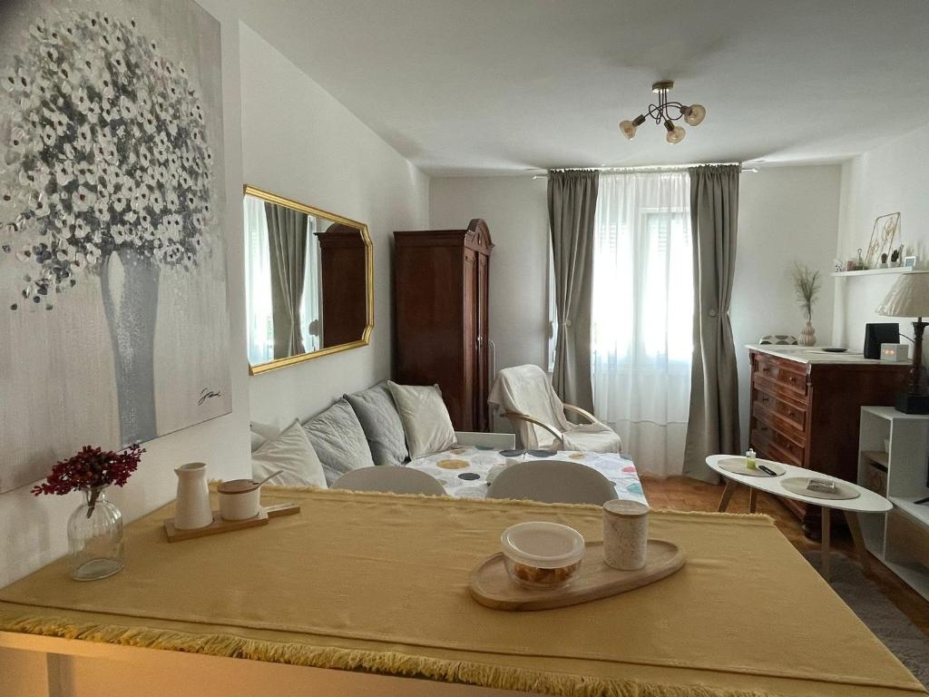 a living room with a table with cups on it at Studio apartman Providenca in Split