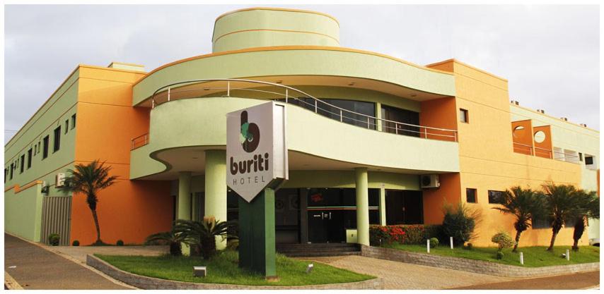 a building with a sign in front of it at Buriti Hotel in Jataí