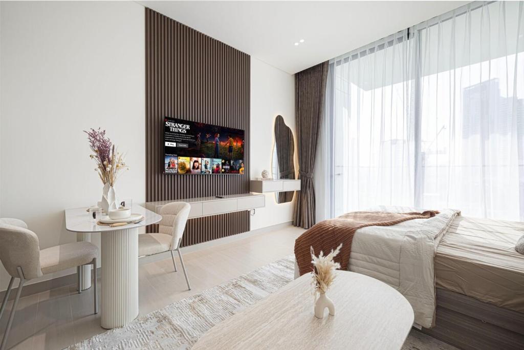 Binghatti Phoenix - Luxury & Modern Studio - Pool & Gym - Free Parking - JVC در دبی