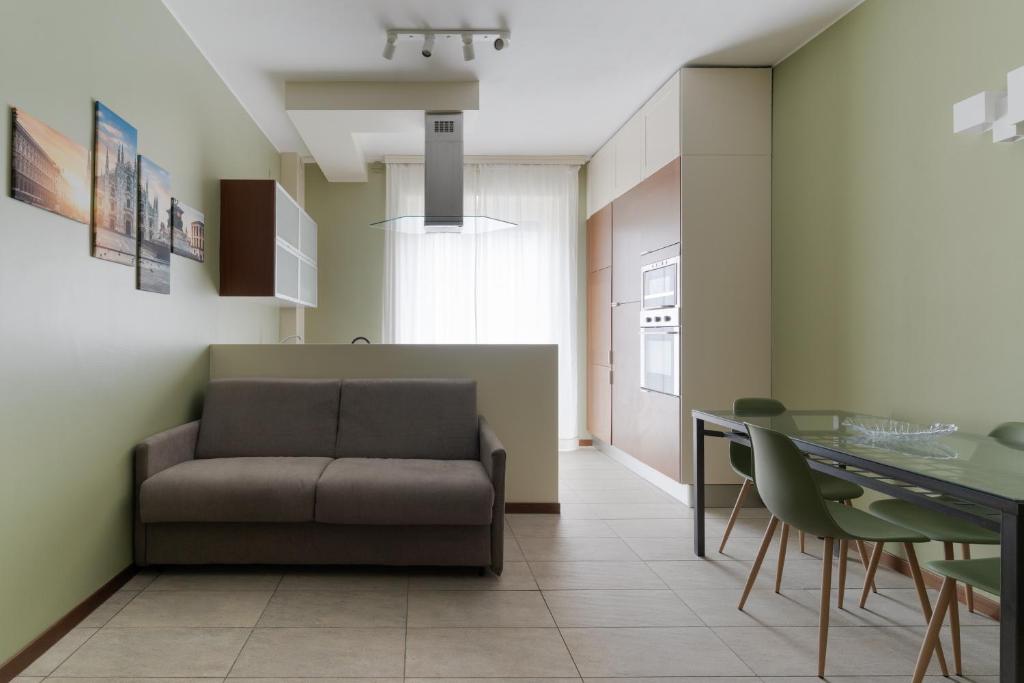 GuestHost - Porta Romana Balcony Flat