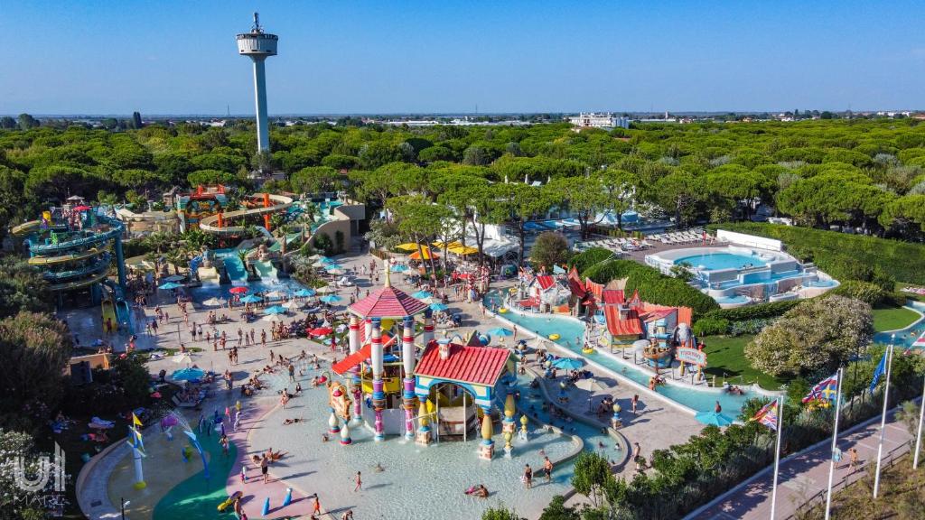 an aerial view of a water park with people and attractions at Luxury Caravan at Union Lido in Cavallino-Treporti
