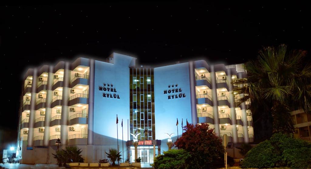 a large building at night with its lights on at Hotel Eylül in Erdemli