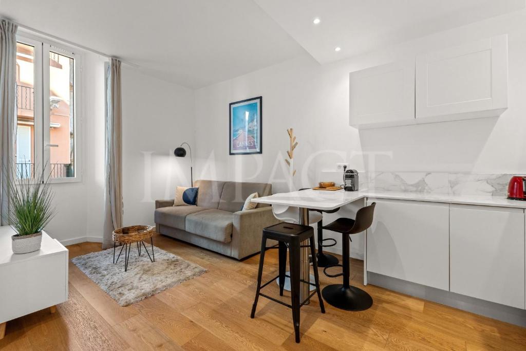 REF 2023- Cannes Croisette - Apartment to rent