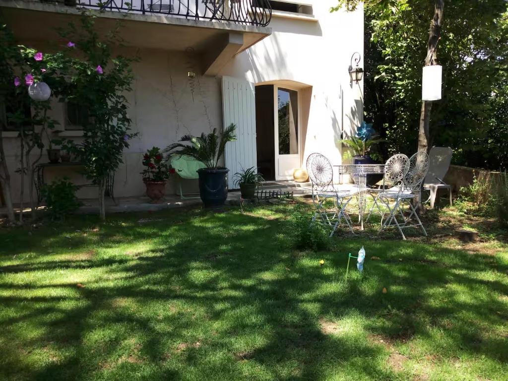 a garden with two chairs and a table in the yard at Bel Horizon in La Celle-sous-Gouzon