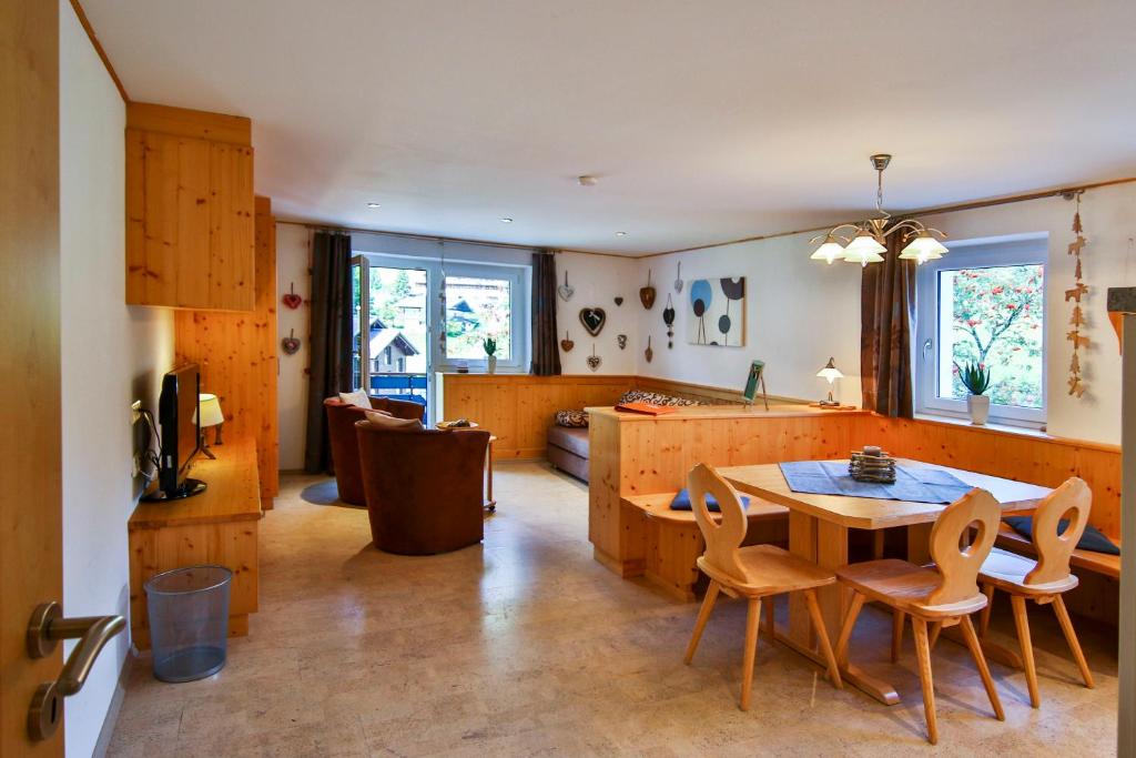 Posezení v ubytování Alpenhaus Montafon by Pferd auf Wolke