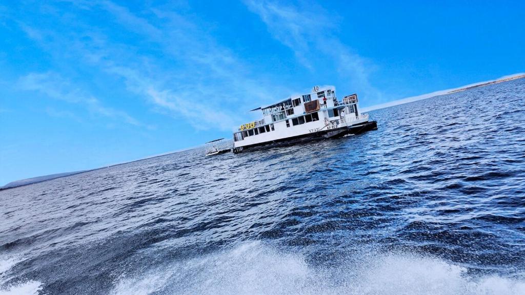 Nyathi House Boat