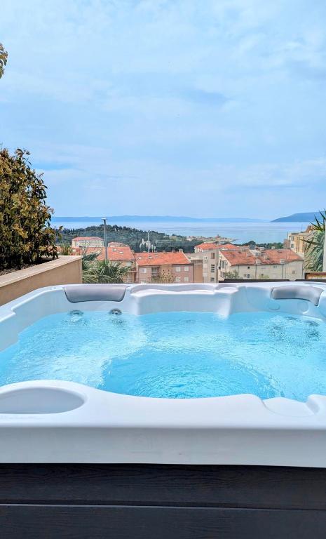 Luxury Adria Makarska - Sea & Mountain View, Whirlpool and Free Parking