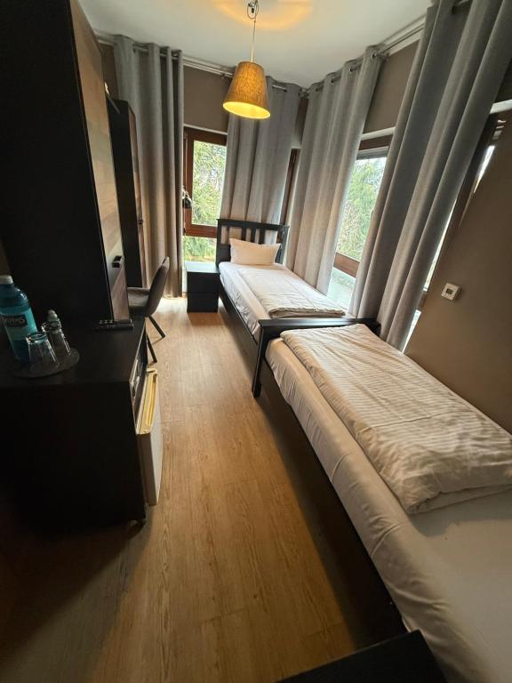 Boutique Hotel Sena - Twin Room With Shared Bathroom
