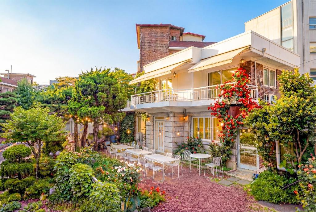 SG Tailored Service Home 5 Min Walk from Metro