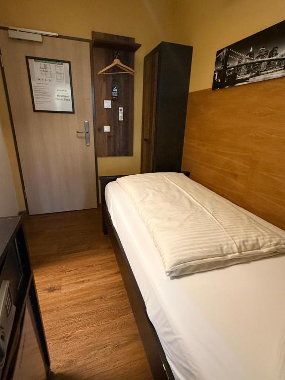 Boutique Hotel Sena - Single Room With Bathroom