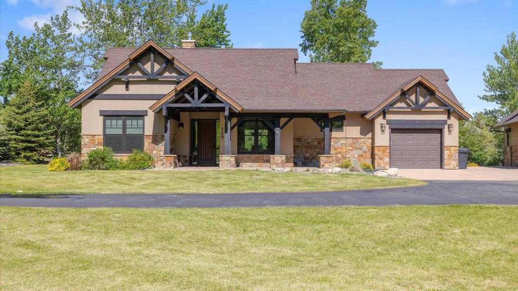 a house with a gambrel roof at Rock Creek Escape in Red Lodge