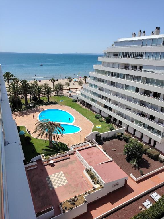 Large studio rental with pool
