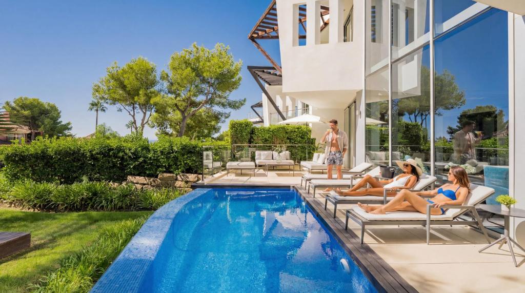 VACATION MARBELLA I Villa Finesse, Luxury Villa, Golden Mile, Swimming-pools, Sauna, Spa, Gym, Gated Community, Minutes from Golfs and Beaches photo photo 3