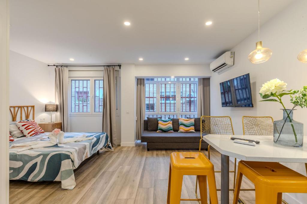 Bright and Fantastic Studio - Apartment Embajadores A