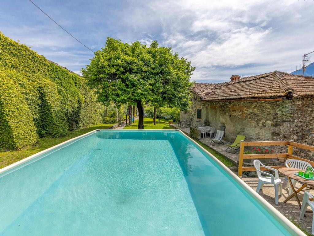 a swimming pool in front of a house at Giardino del Convento in Domaso