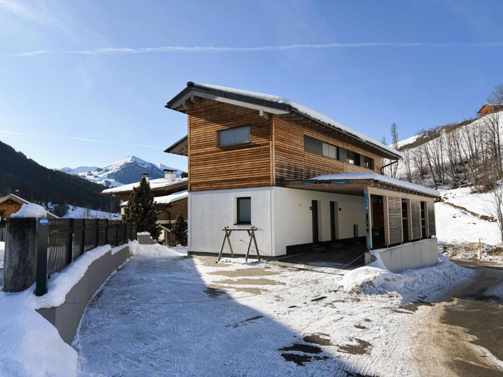 Apartment Pantera - SKI IN SKI OUT by Interhome