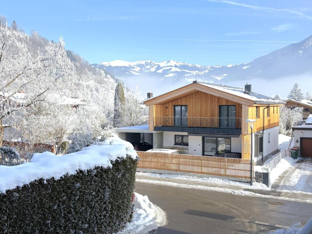 Apartment Glacier Loft Kitzsteinhorn 1 by Interhome