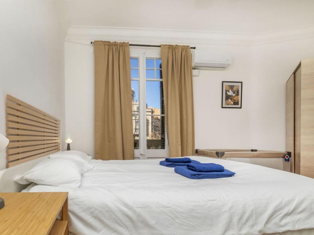 Apartment Rocafort - Plaza España by Interhome