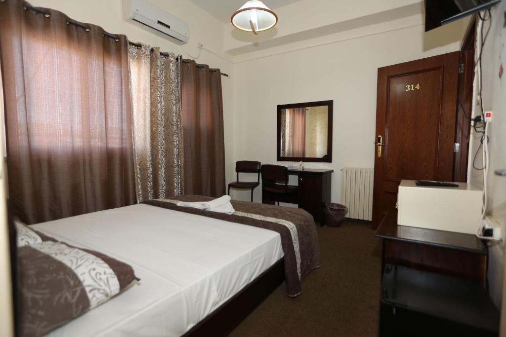 Postel nebo postele na pokoji v ubytování Victoria Hotel