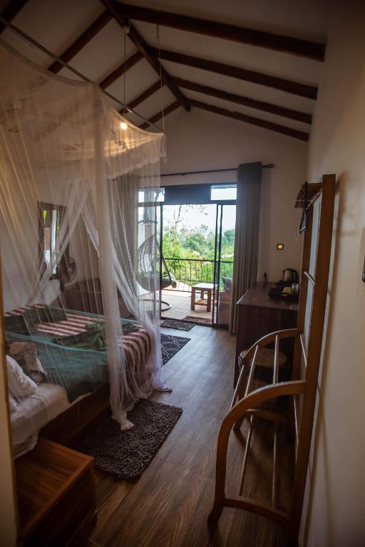 a bedroom with a bed with a mosquito net at Slon Ella in Ella