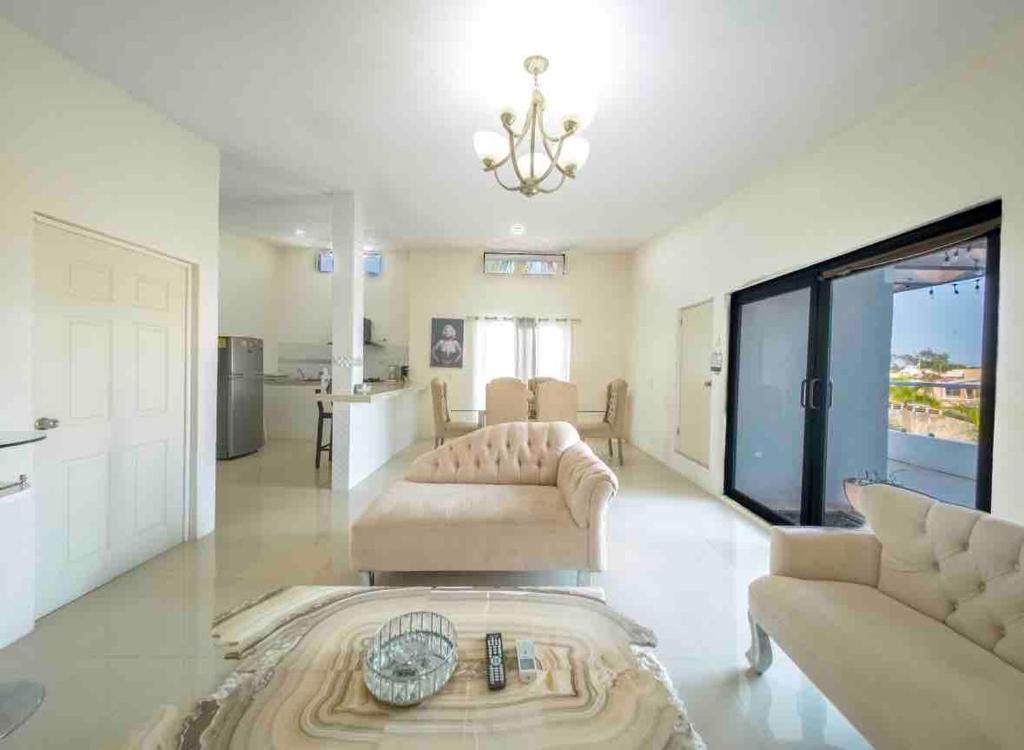 a living room with a couch and a large tv at Luxury loft with pool and beautiful view in Tampico