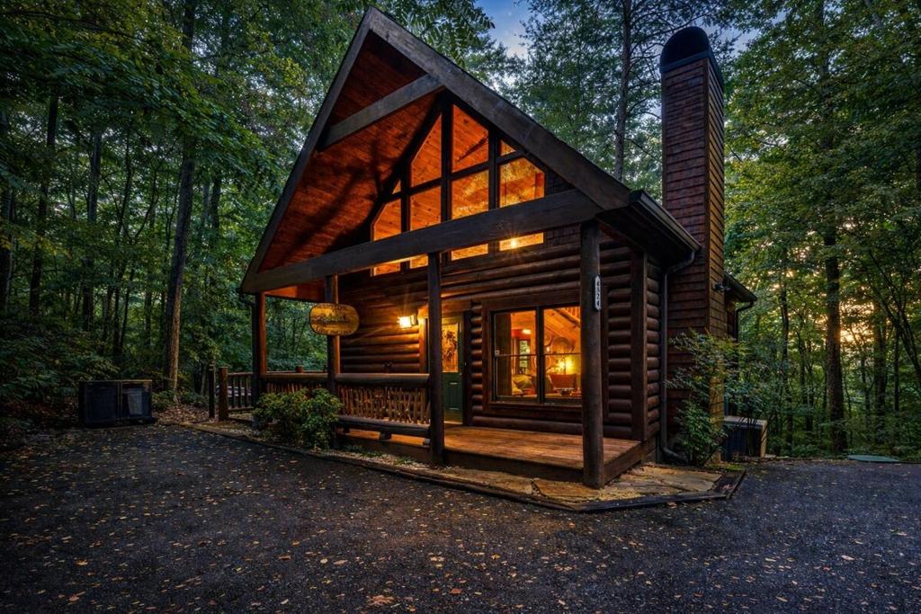 a small log cabin in the woods at Little Pine Lodge a Smokies Hideaway - 1 mi to GSMNP - King Suite & Loft, Fireplace, Hot Tub & BEARS! in Sevierville