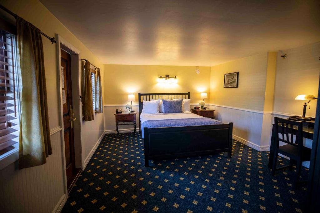 Delta King Hotel photo