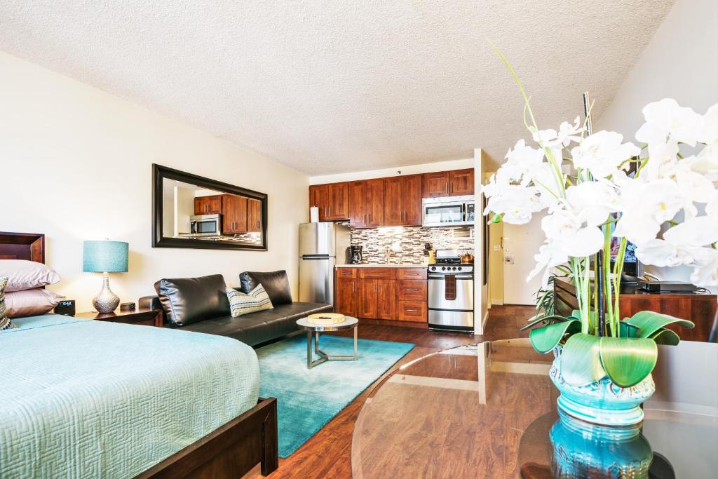 Waikiki Place Studios at The Marine Surf Waikiki - Premium Queen Studio With Sofa Bed 1105