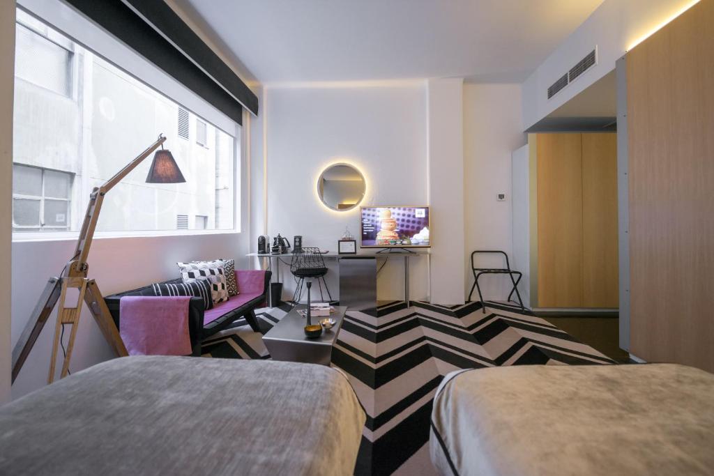 Postel nebo postele na pokoji v ubytování Adelphi Hotel