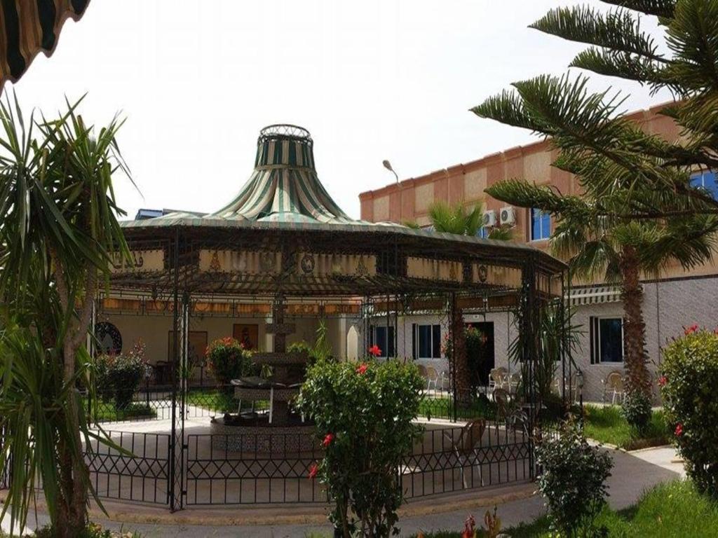 Zahrada ubytování Motel Paris Dakar