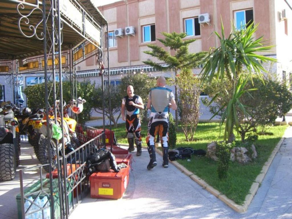 Hosté ubytování Motel Paris Dakar