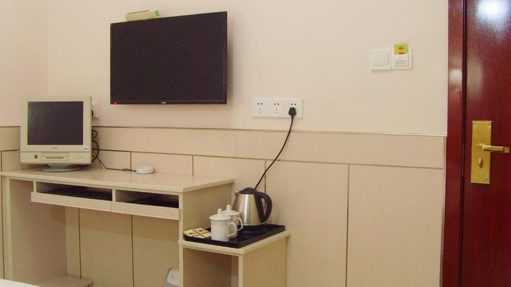 TV a/nebo společenská místnost v ubytování Qufu Garden Hotel