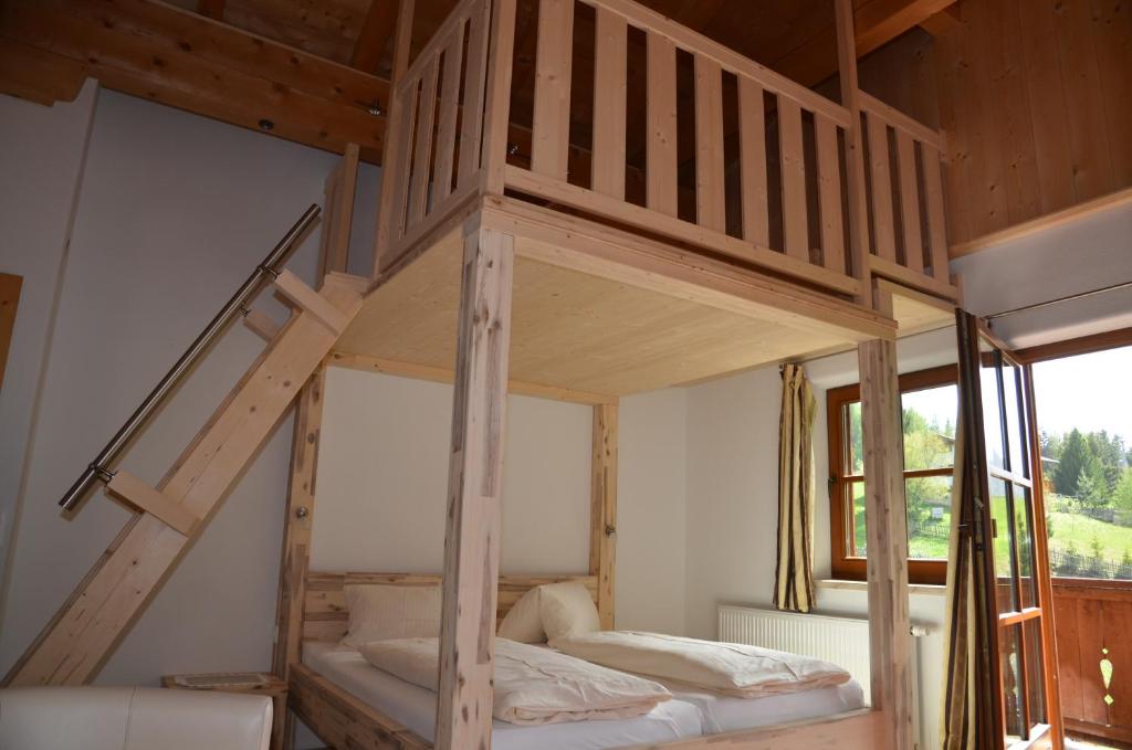 Postel nebo postele na pokoji v ubytování Berggasthof Steckholzer