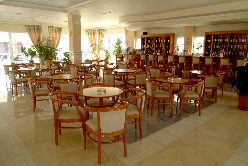 Restaurace v ubytování Zorbas Beach Hotel