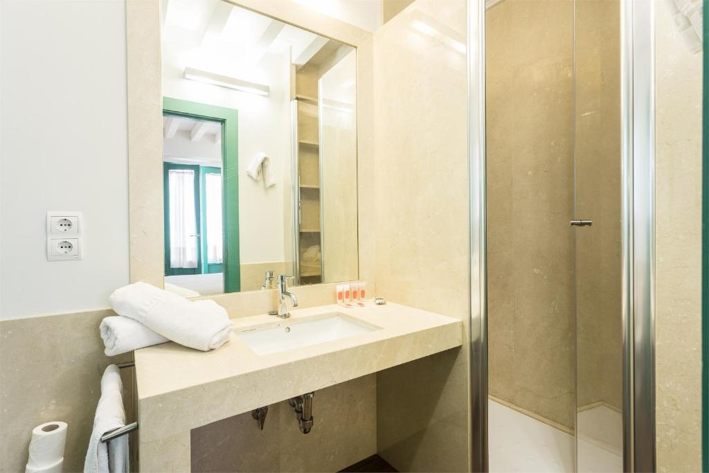 Laurel Suites Apartments, Granada – Updated 2023 Prices