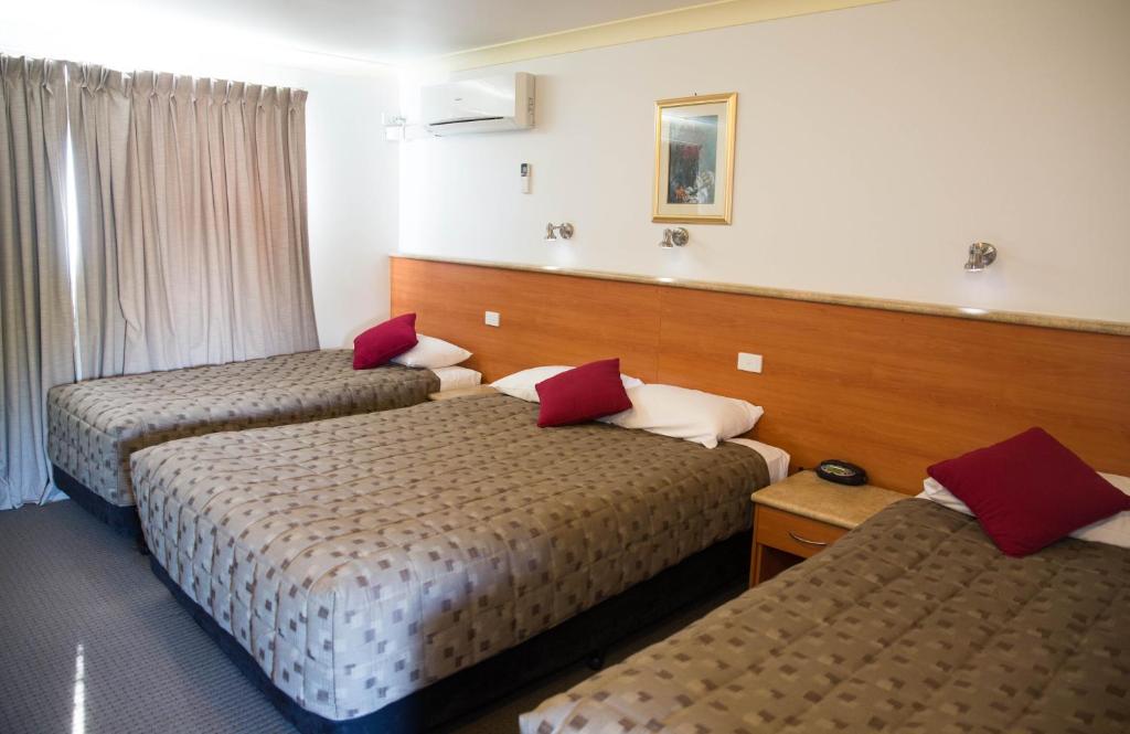 Postel nebo postele na pokoji v ubytování Scone Motor Inn & Apartments