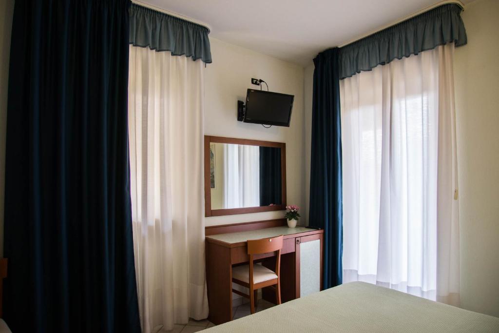 TV a/nebo společenská místnost v ubytování Hotel Gli Ulivi