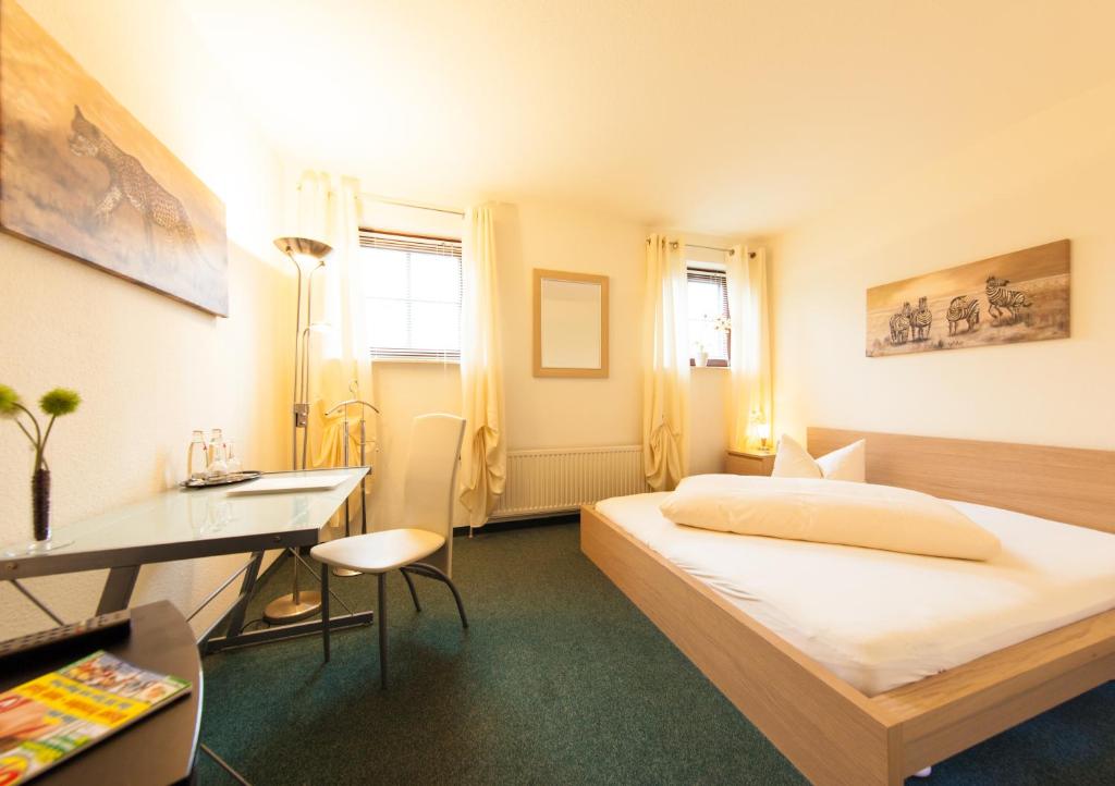 Postel nebo postele na pokoji v ubytování Garni-Hotel An der Weide
