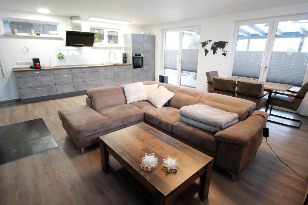 a living room with a brown couch and a table at Ferienwohnung Lerchenstraße in Schwerin