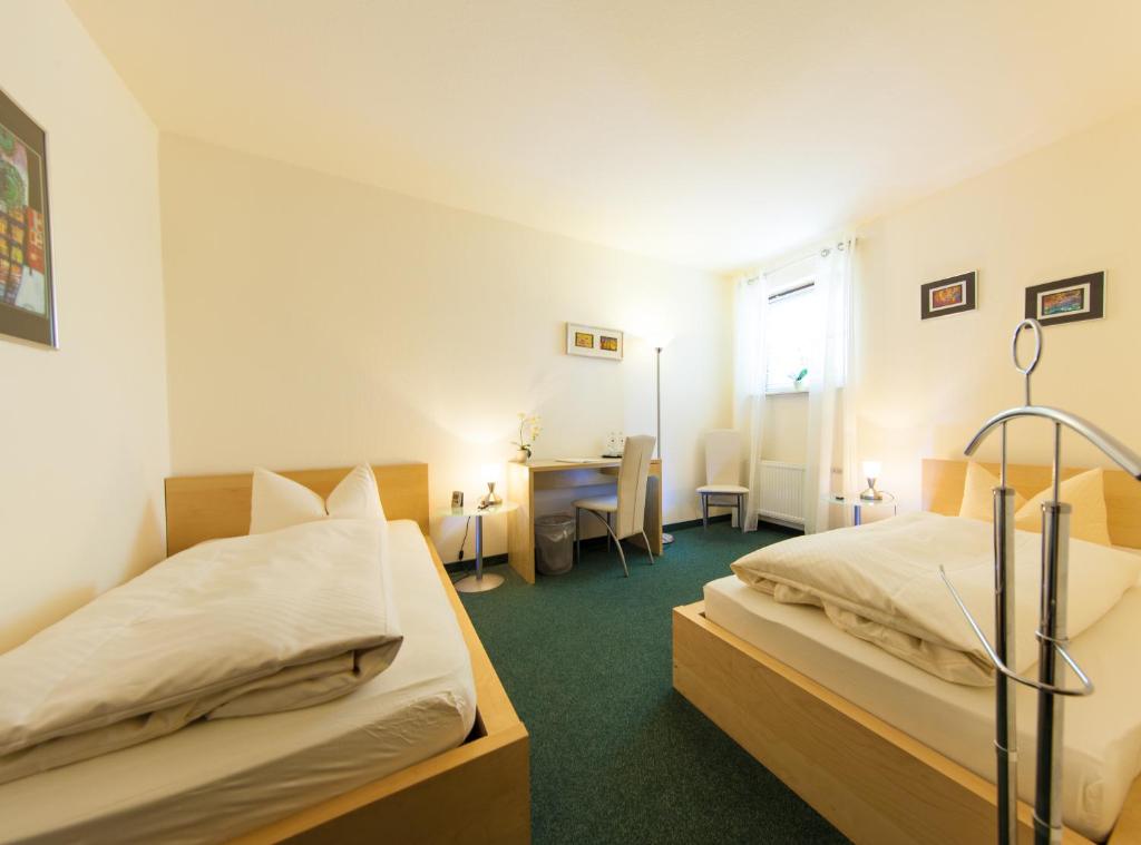 Postel nebo postele na pokoji v ubytování Garni-Hotel An der Weide