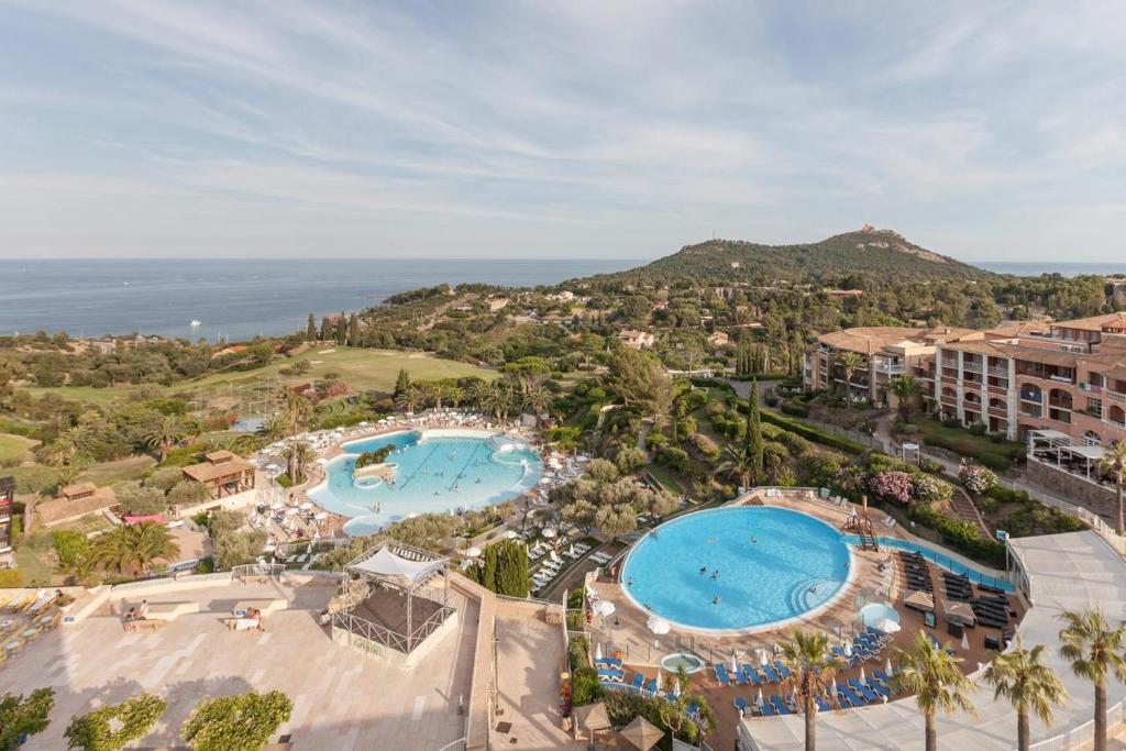 Rez de jardin CAP ESTEREL rénové et climatisé