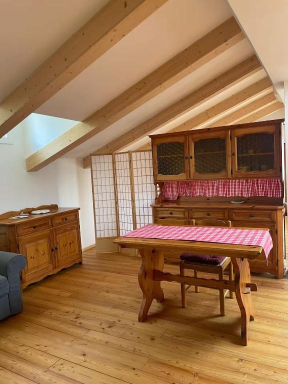 a room with a wooden piano in an attic at Openspace in legno La Casa sull'Albero in Osimo